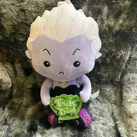 Disney Villains  URSULA 18' - Picture 9 of 13
